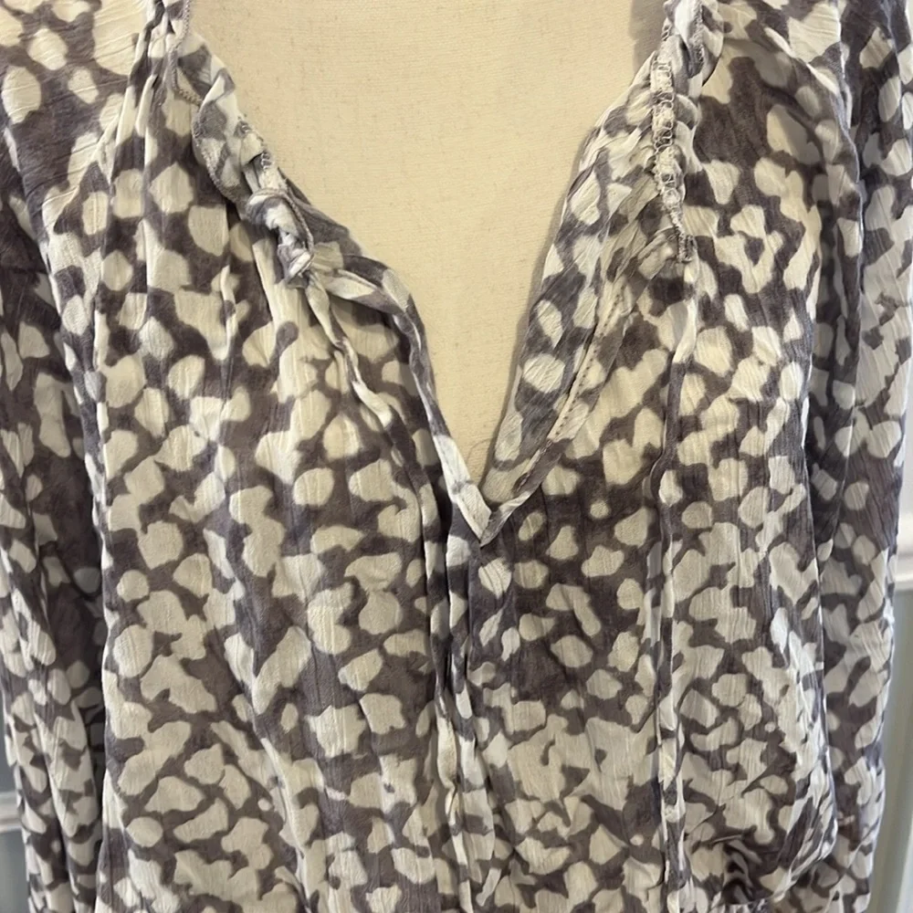 LIKE NEW GREY LEOPARD PRINT BLOUSE - SIZE SMALL